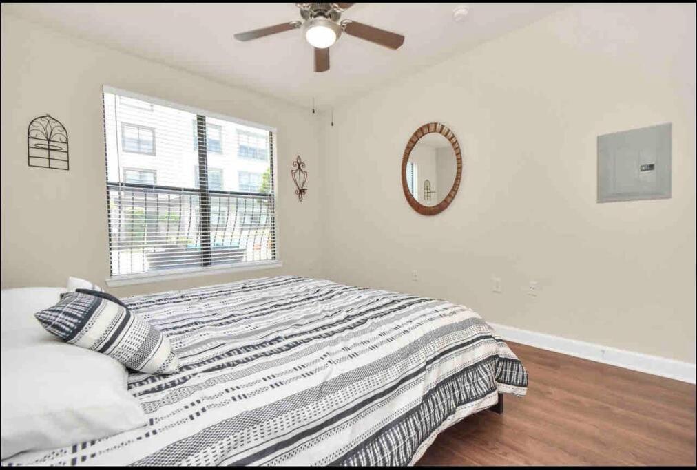 Luxury 1Bedroom/Pool View/ Galleria W/Study Desk Houston Extérieur photo