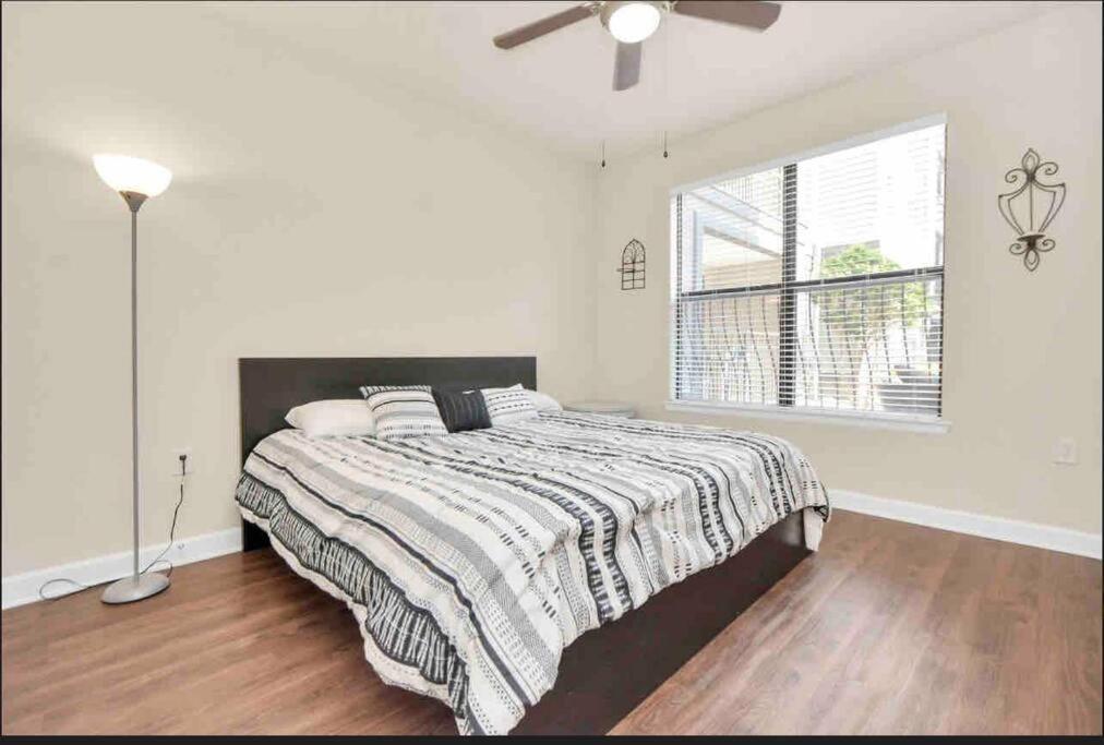 Luxury 1Bedroom/Pool View/ Galleria W/Study Desk Houston Extérieur photo