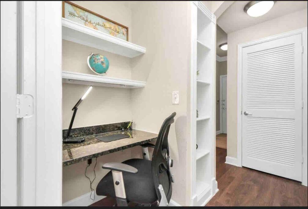 Luxury 1Bedroom/Pool View/ Galleria W/Study Desk Houston Extérieur photo