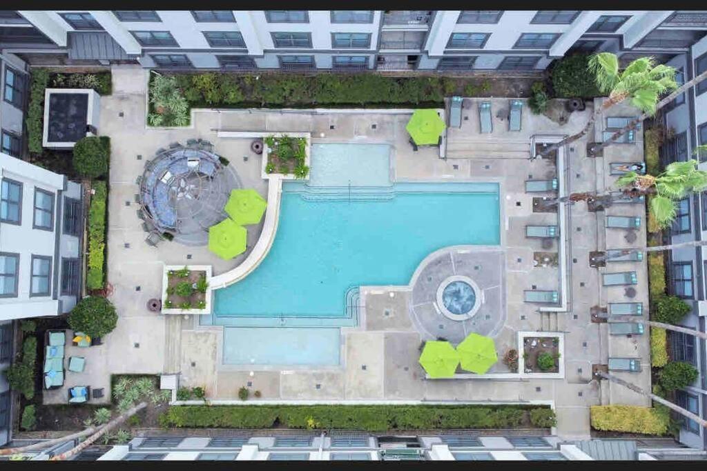 Luxury 1Bedroom/Pool View/ Galleria W/Study Desk Houston Extérieur photo