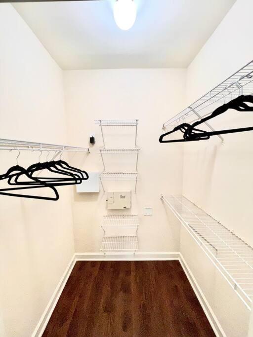 Luxury 1Bedroom/Pool View/ Galleria W/Study Desk Houston Extérieur photo