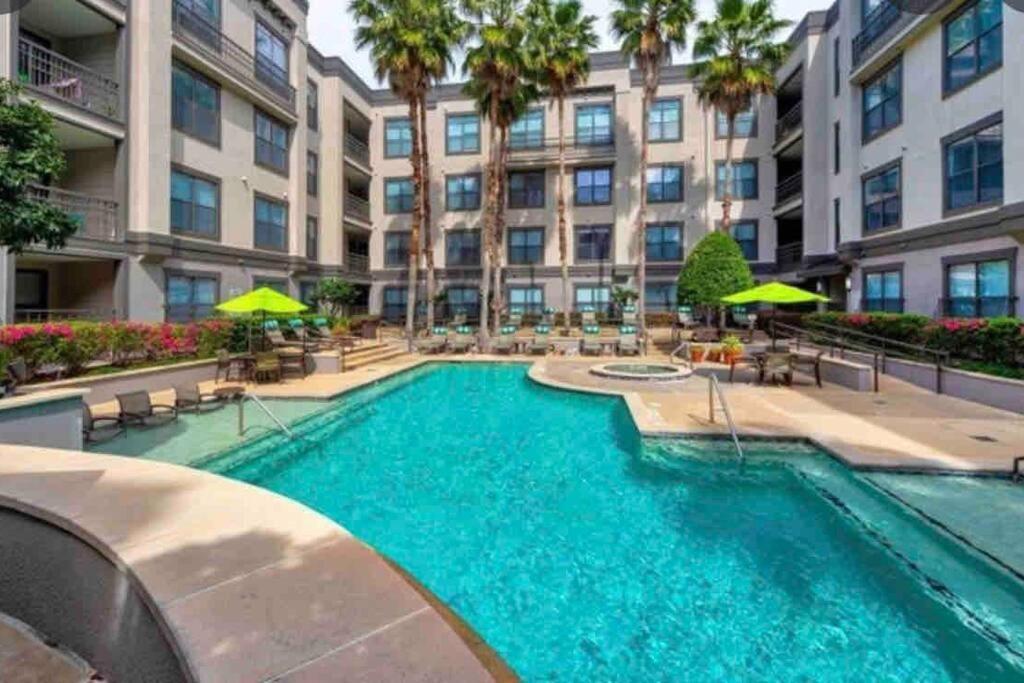 Luxury 1Bedroom/Pool View/ Galleria W/Study Desk Houston Extérieur photo